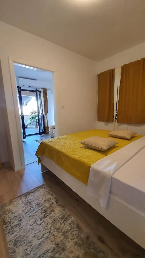 Apartments Gemma Mandre 0*,