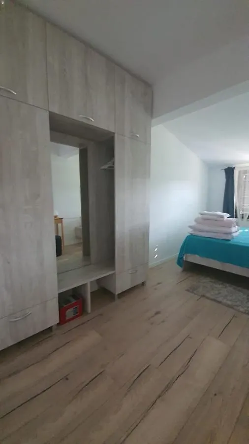 Apartments Gemma Mandre 0*,