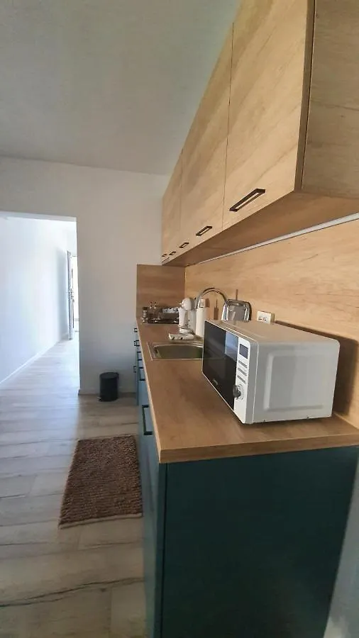 Apartments Gemma Mandre 0*,