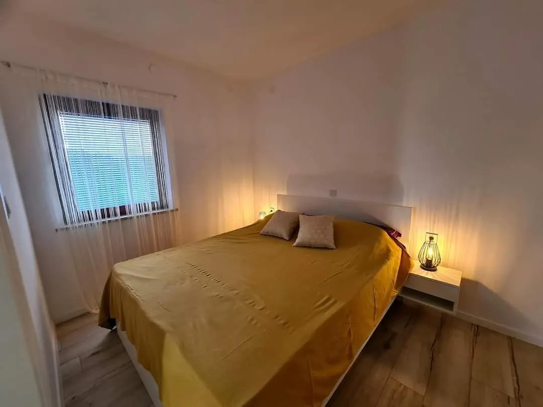 Apartments Gemma Mandre 0*,  Croatia