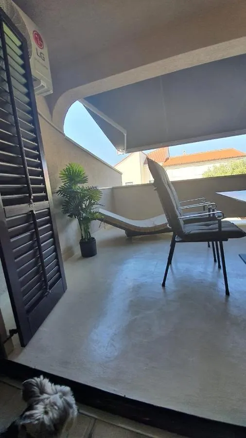 Apartments Gemma Mandre 0*,  Croatia